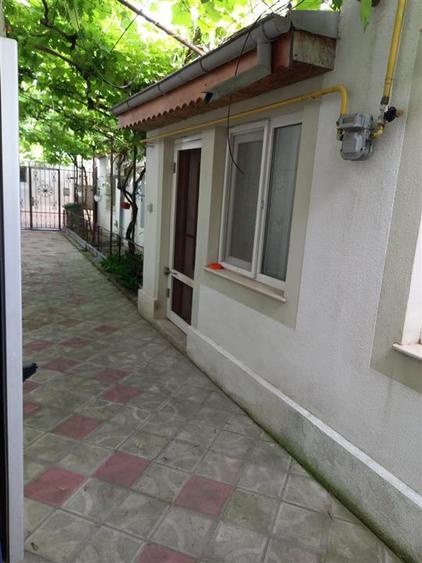 Casa cu spatiu comercial la poarta, Radu Negru, 2 camere, teren 400 mp