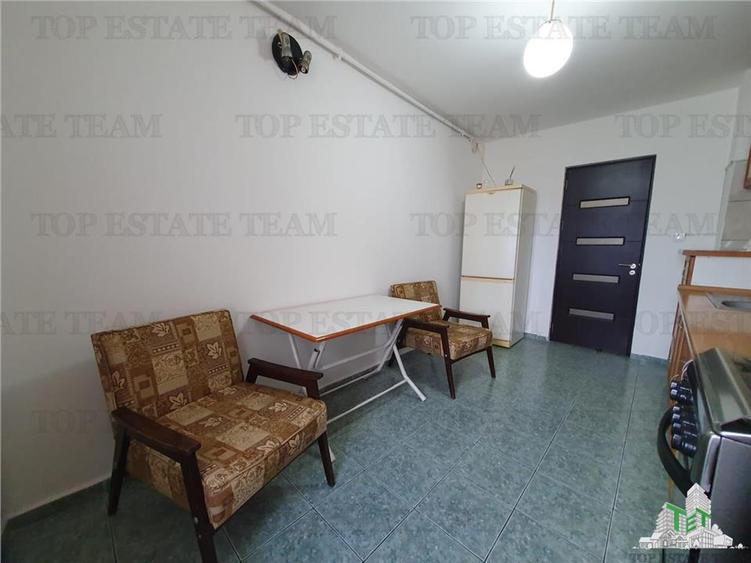 Apartament 4 Camere bloc Petromar in zona Gara Constanta