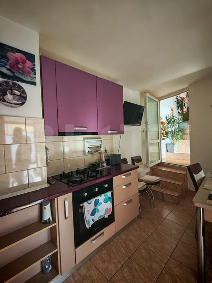 Casa cu 3 camere, 100 mp, zona centrala