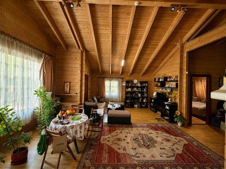 Casa din lemn masiv | 3 camere | Teren 5.000mp -Berceni Prahova