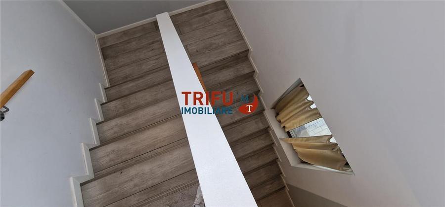 Casă tip pensiune de vânzare cu 6 camere și o casă adiacent&