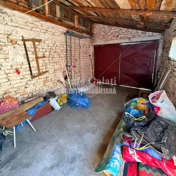 | Casa cu 2 camere | Curte: 134 mp + Garaj | Strada Cezar |