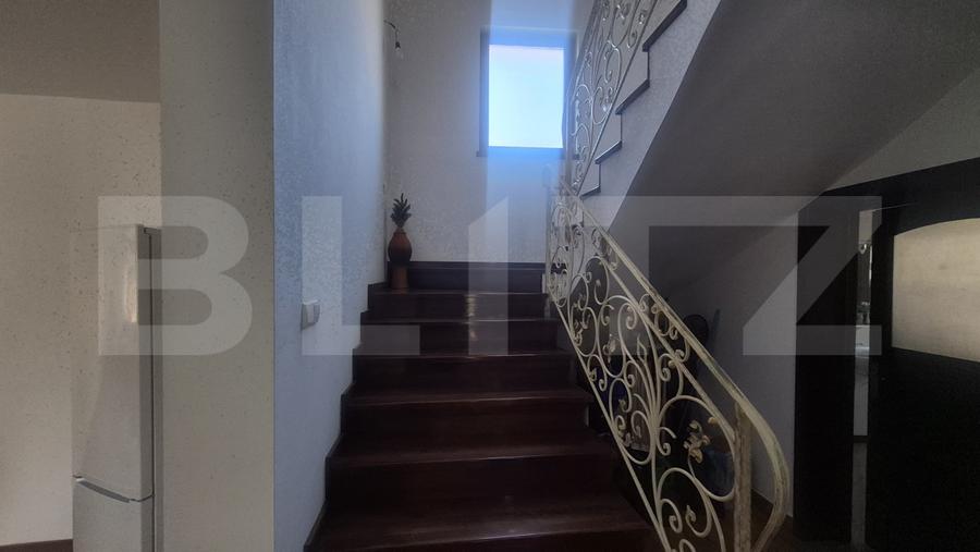 Casa 3 dormitoare de inchiriat, 236 mp, teren 525 mp, Semicentral
