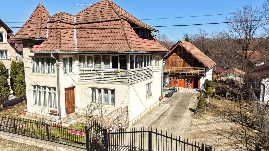 Proprietate cu potențial, 2 case și teren generos, Bran – Predelut
