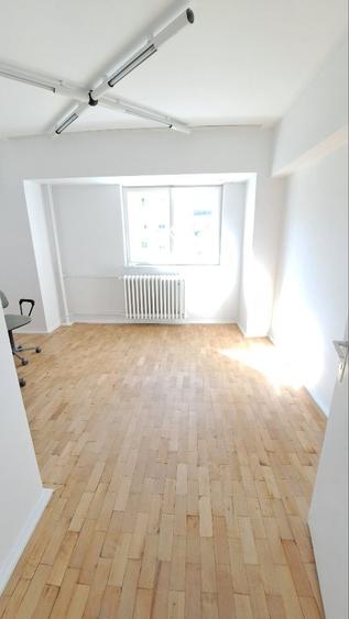 Unirii ( 3 min metrou), 4 camere de inchiriat, 2/8, nemobilat
