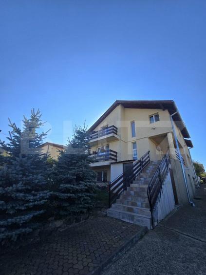 Casa individuala 240mp, 6 camere, teren ~600mp, cu panorama superba, in Dezmir