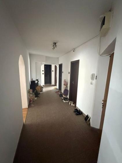 Apartament 3 camere-decomandat-zona Calea Calarasilor