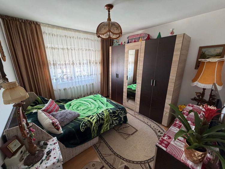 Apartament 2 camere, decomandat - zona Cetate