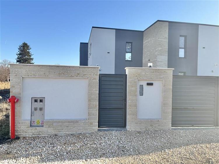 Vila impozanta, aspect deosebit, configuratie tip duplex, view, Brasov