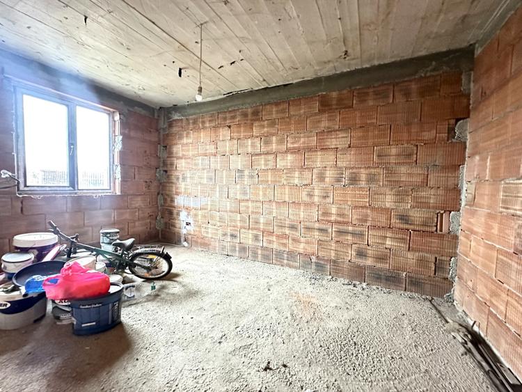 Duplex la roșu cu 5 camere, 127 mp utili 305 mp teren - Dumbravita