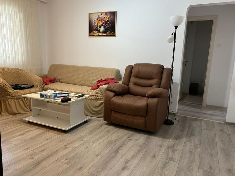 Apartament 3 camere Zona Centrul Cvic !