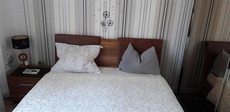Apartament 3 camere renovat,  mobilat  Racadau