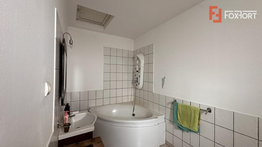 Casa individuala 6 camere, 200 mp, in Mosnita Veche, vatra satului