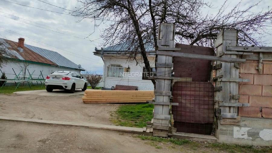 Casa P - 162 mp + Teren - 734 m², Savinesti - 2