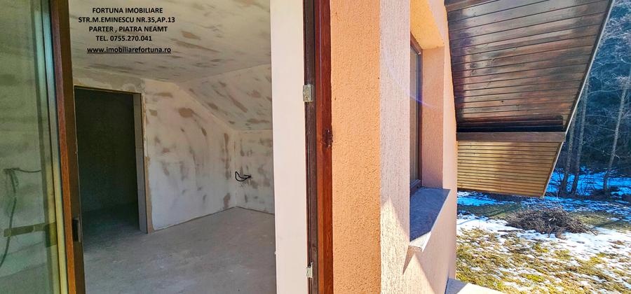 Casa P+M si 1400 mp teren, langa parau si padure,com.Piatra Soimului