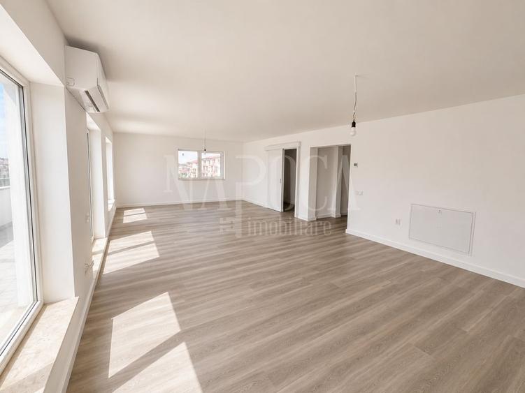 Apartament 4 camere de vanzare in Floresti