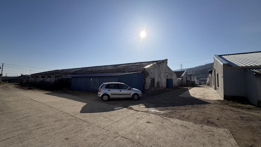 Hala industrială de vânzare în Beclean, Bistrița-Năsăud – 770 mp teren + cons