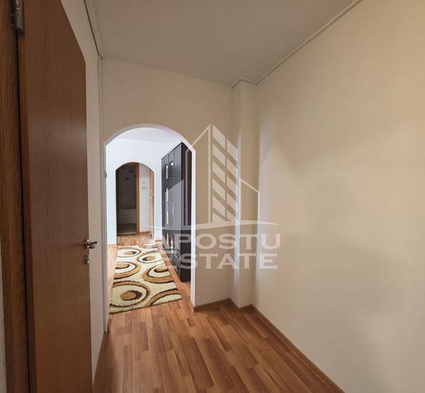 Apartament de vanzare, 3 camere si 2 bai, zona Aradului, Timisoara