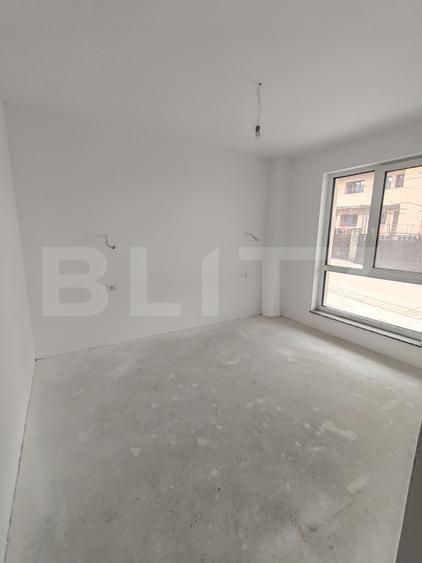 Apartament 3 camere, parter, bloc nou- zona Obcini