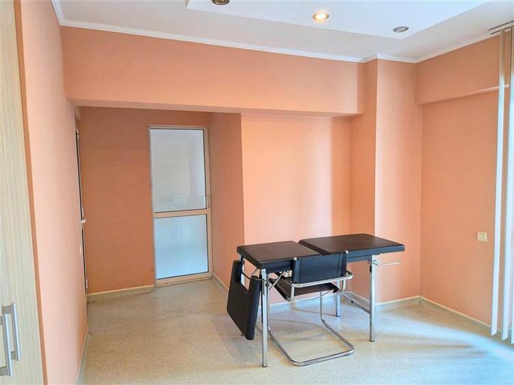 OSTROVENI - Etaj 1 - Spatiu cu vizibilitate stradala - Cabinet medical/birouri