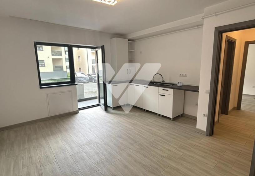 Apartament 2 camere la parter loc de parcare geam la baie