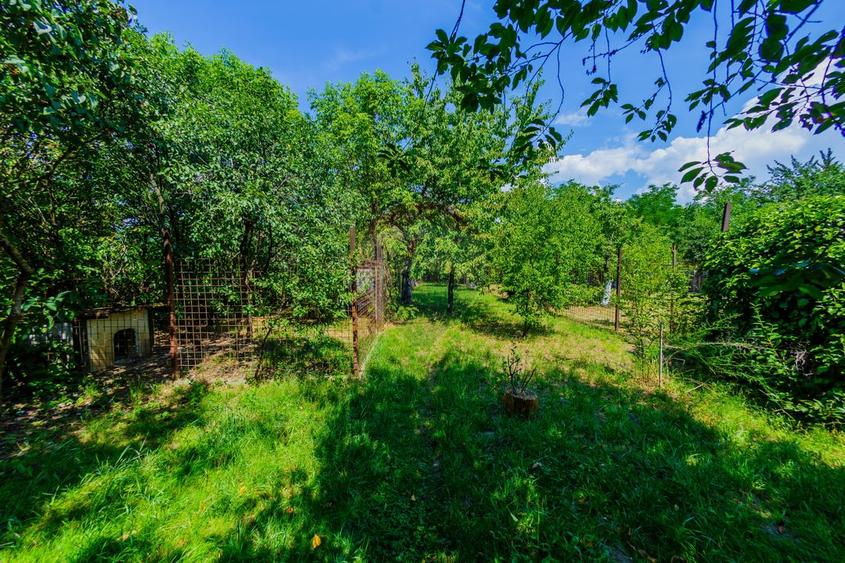 Casă P+1 din cărămidă, 1190 mp teren, 4 garaje – Strada Zorilor