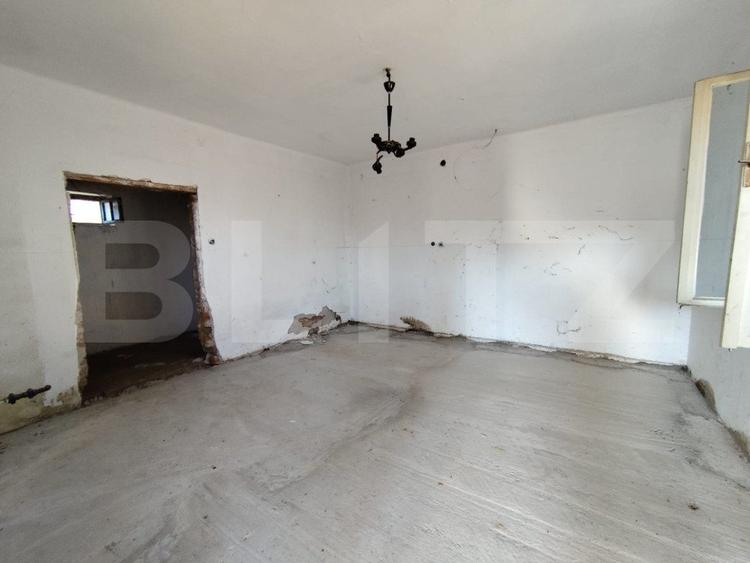 Casa individuala, 2 camere, 2619 mp teren, zona Paclisa