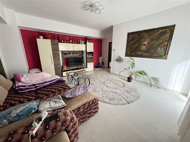 Apartament 2 camere decomandat balcon si parcare Bld Mihai Viteazul