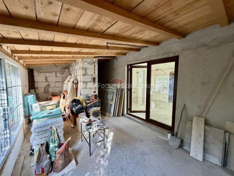 Casă de vanzare Golesti 4 camere 3 bai