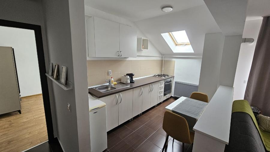 Apartament 2 camere, de inchiriat, parcare inclusa, Str Sesul de  Sus