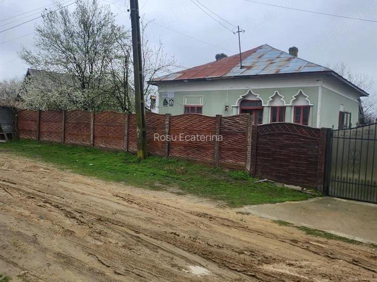 Casă de vânzare, cu anexe și teren, Nedeia