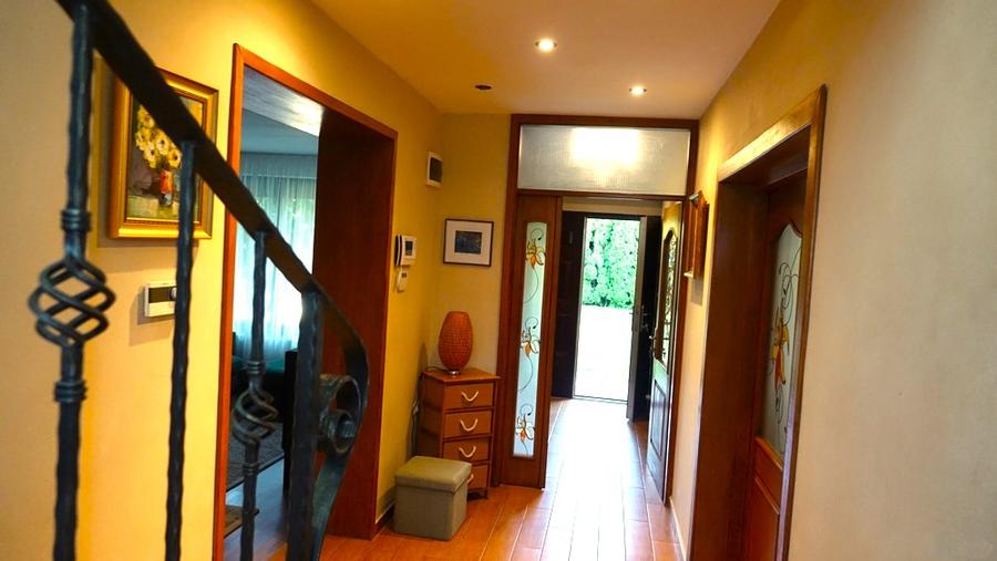 Vila P+1+M cu 5 camere, moderna, zona Victoria - Stadionul Farul!