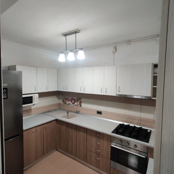 Apartament 3 camere de vanzare
