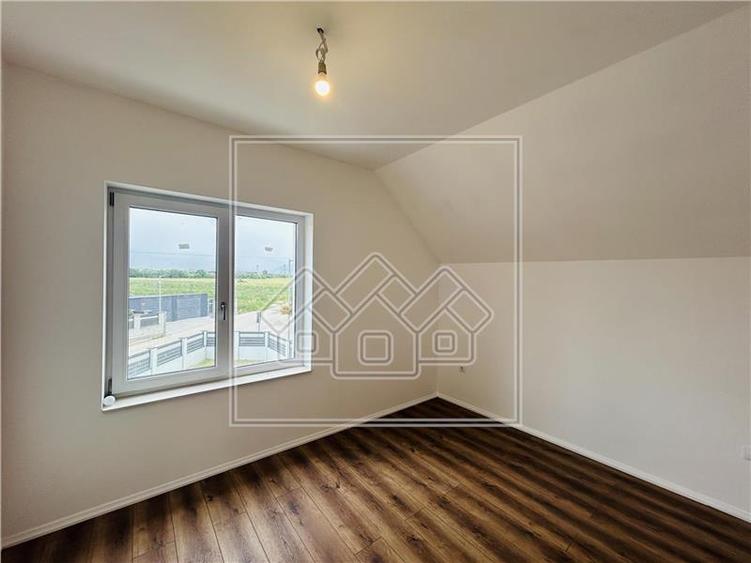 Casa noua de vanzare, 4 camere, 2 bai, terasa 21 mp, zona linistita