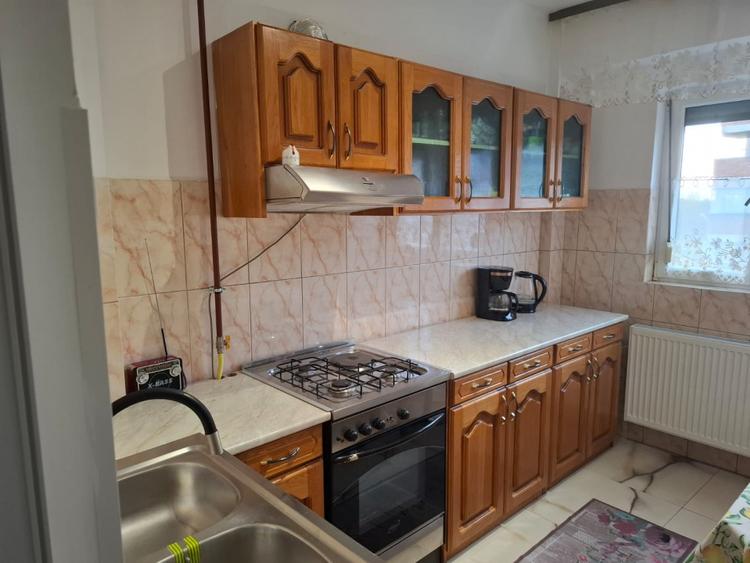Apartament renovat recent 3 camere etaj 2 in Nădlac