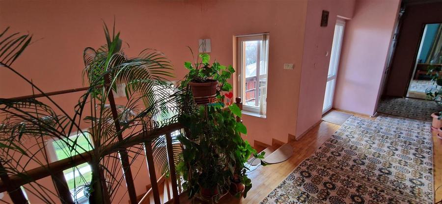 Casa cu 912mp teren 5 camere strada asfaltata