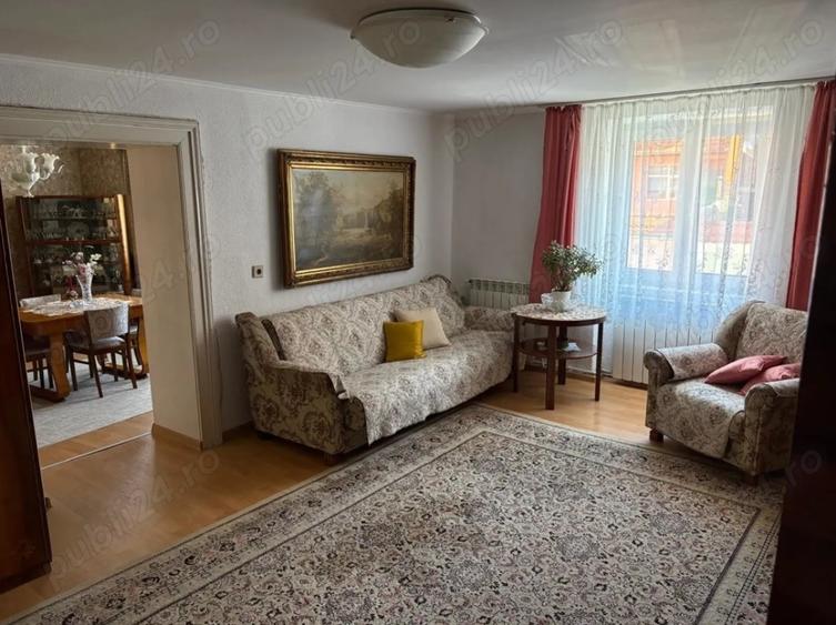Casa singur in curte in Orasul de Jos