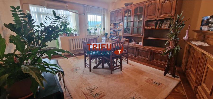 Apartament 4 camere de vanzare zona Centru