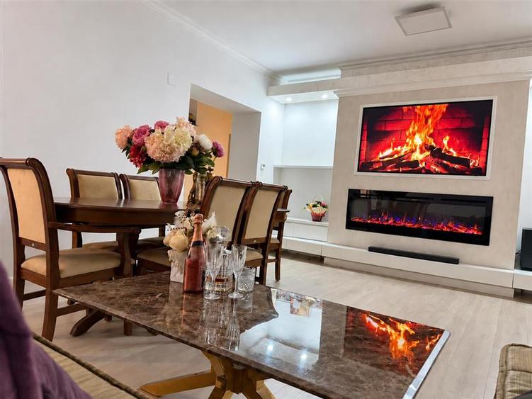 Apartament de LUX cu 4 camere 2 bai si 2 parcari in Cartier Deventer
