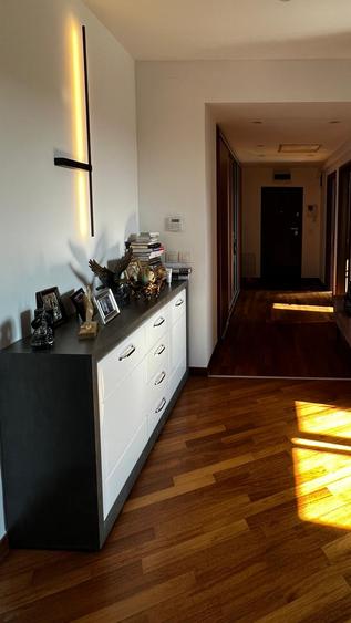 4 camere,3 grupuri sanitare, 2 terase,