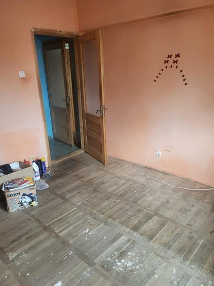 Apartament 3 camere de vânzare – aproape de centru