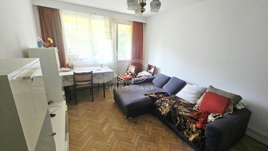 Apartament 3 camere decomandat de vânzare - zona Centrală – strada General Crist