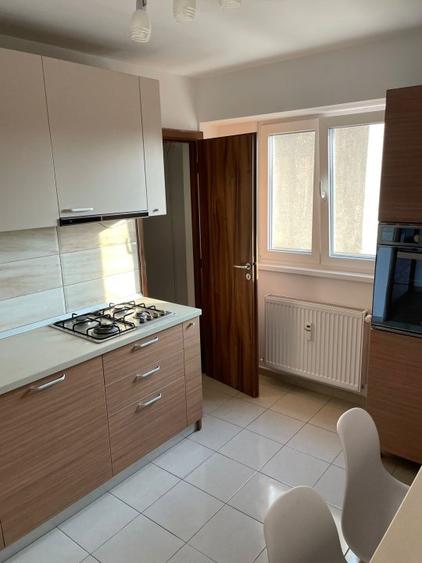 De inchiriat 3 camere Piata Alba-Iulia lux
