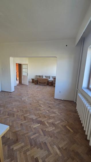 Casă cu Etaj în Păulești