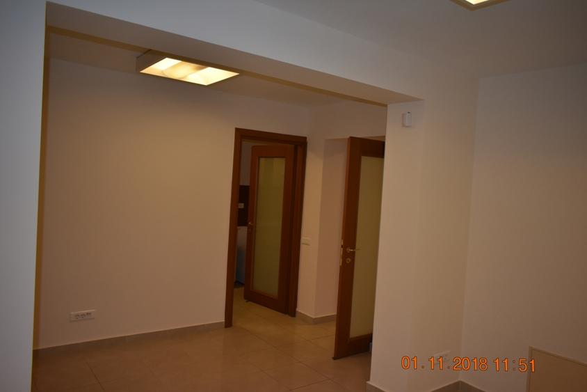 Apartament 5 camere pretabil birouri/locuit