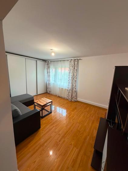 Apartament cu 3 camere, decomandat, Zona Grivitei