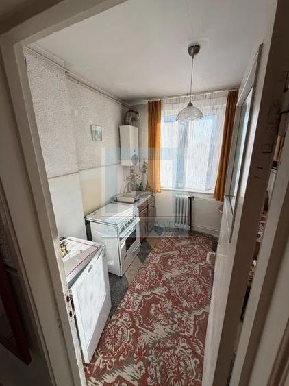 Apartament 3 camere , 60mp, Etj 2/3 - zona Râșnov/ISR