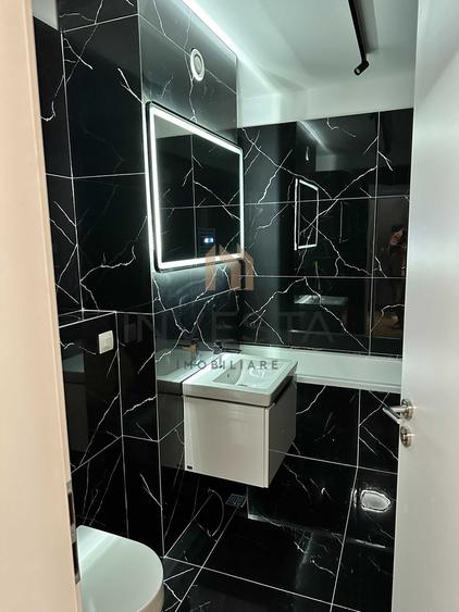 Apartament 2 camere, etaj intermediar, parcare, bloc nou, zona Centru!