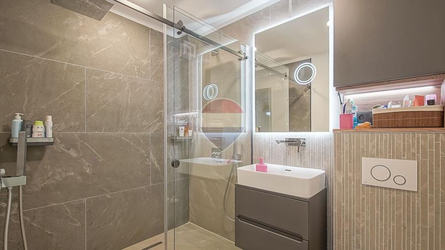 Apartament premium tip vilă, cu terasă de 70 mp, garaj | Răcădău