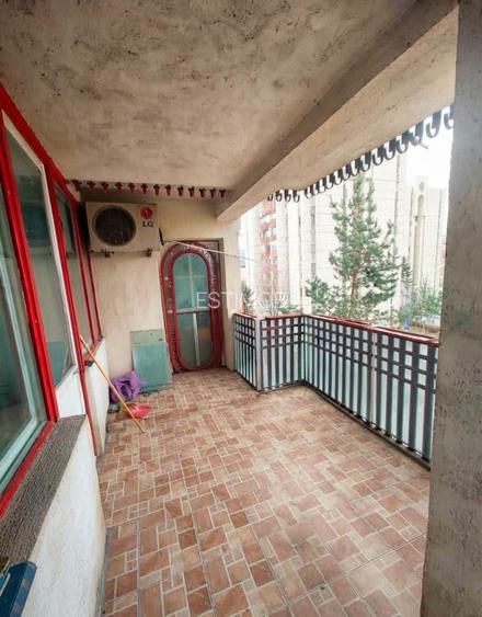 Vand 3 camere si 2 bai zona Centru Civic